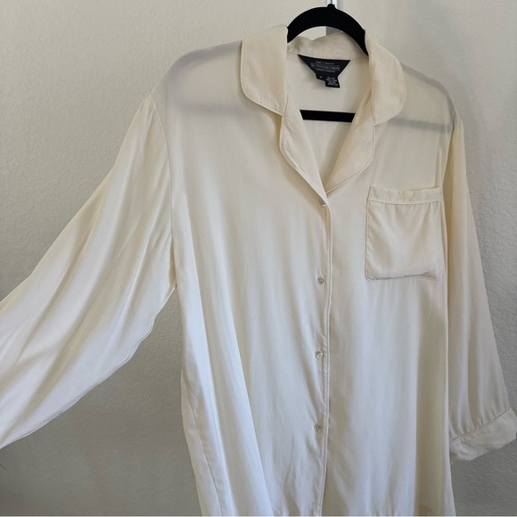 The J. Peterman Company 100% Silk Pajama Shirt Cream Button Down Top M Luxury - Picture 2 of 8